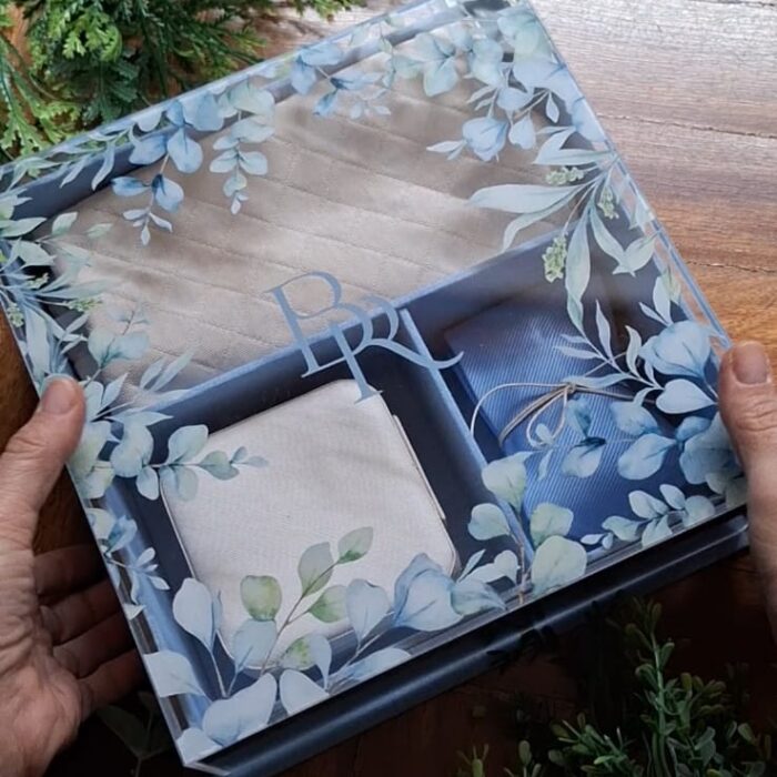 caixa com tampa em acrílico com estampa aquarelada na parte de cima