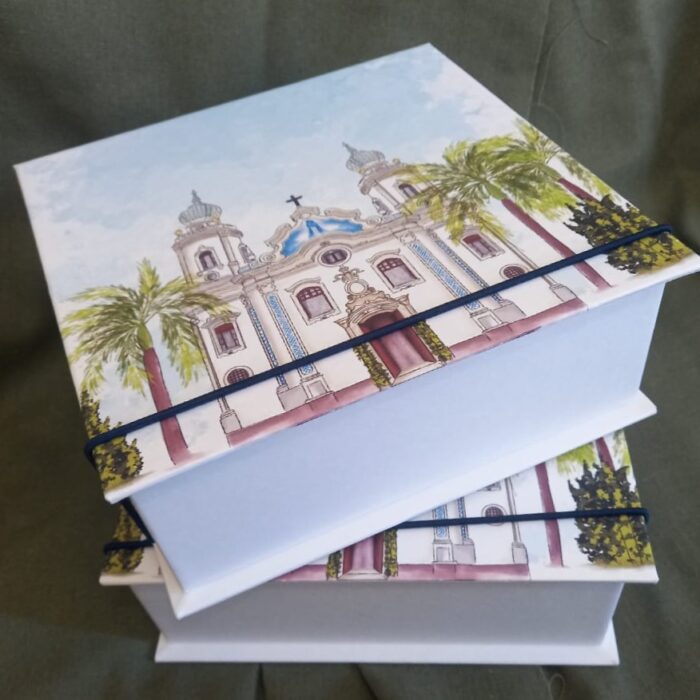caixa cartonada para padrinhos com aquarela Nossa Senhora do Brasil